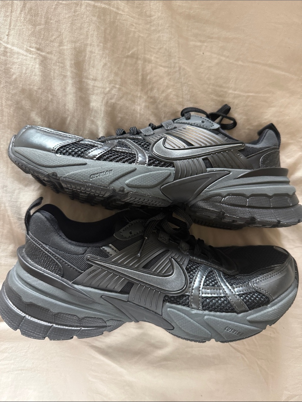 Nike Men's Charcoal and Black Performance Sneakers